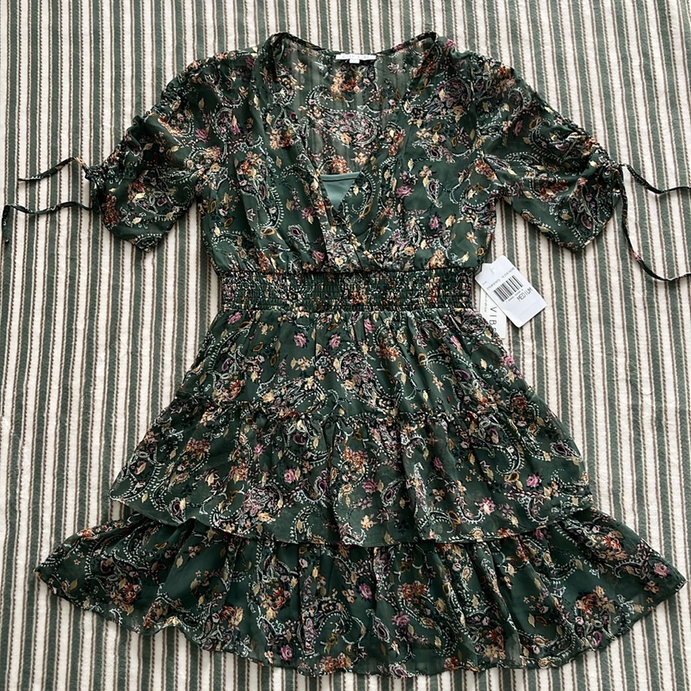 City Vibe Women’s green paisley/floral short sleeve layered mini dress NWT